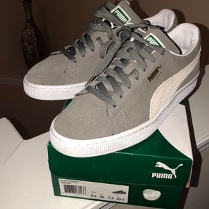 Classic grey Pumas